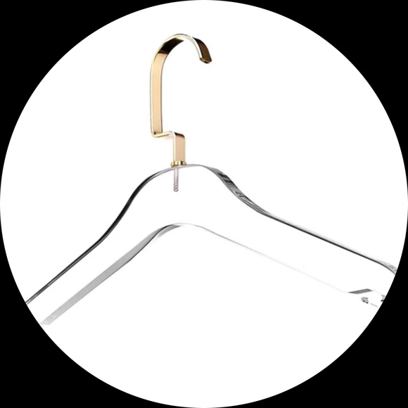 lunasluxecloset